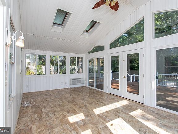 4th image of 3090 Huntington Cir