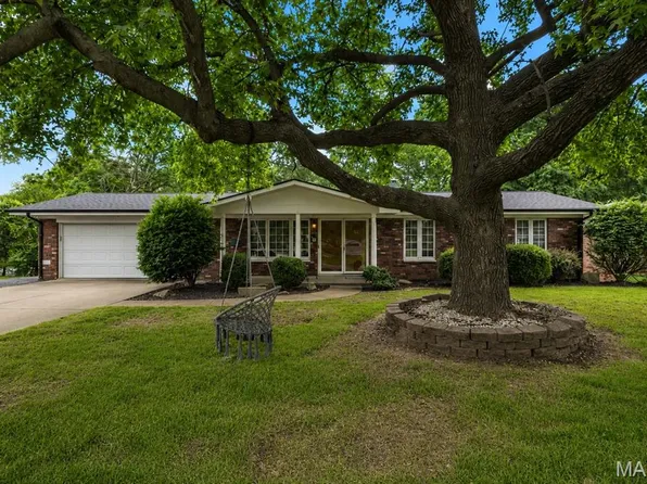 25 Westbury Dr, Belleville, IL 62226