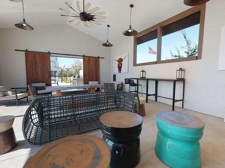 1107 S Vine St — Photo 59