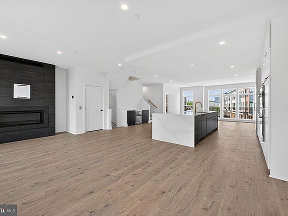 5th image of 1135 Polaris Rd #101
