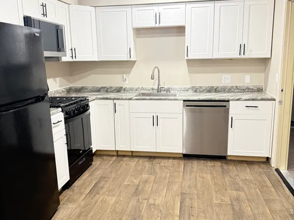 73 S Main St NE APT 2, Cedar Springs, MI 49319