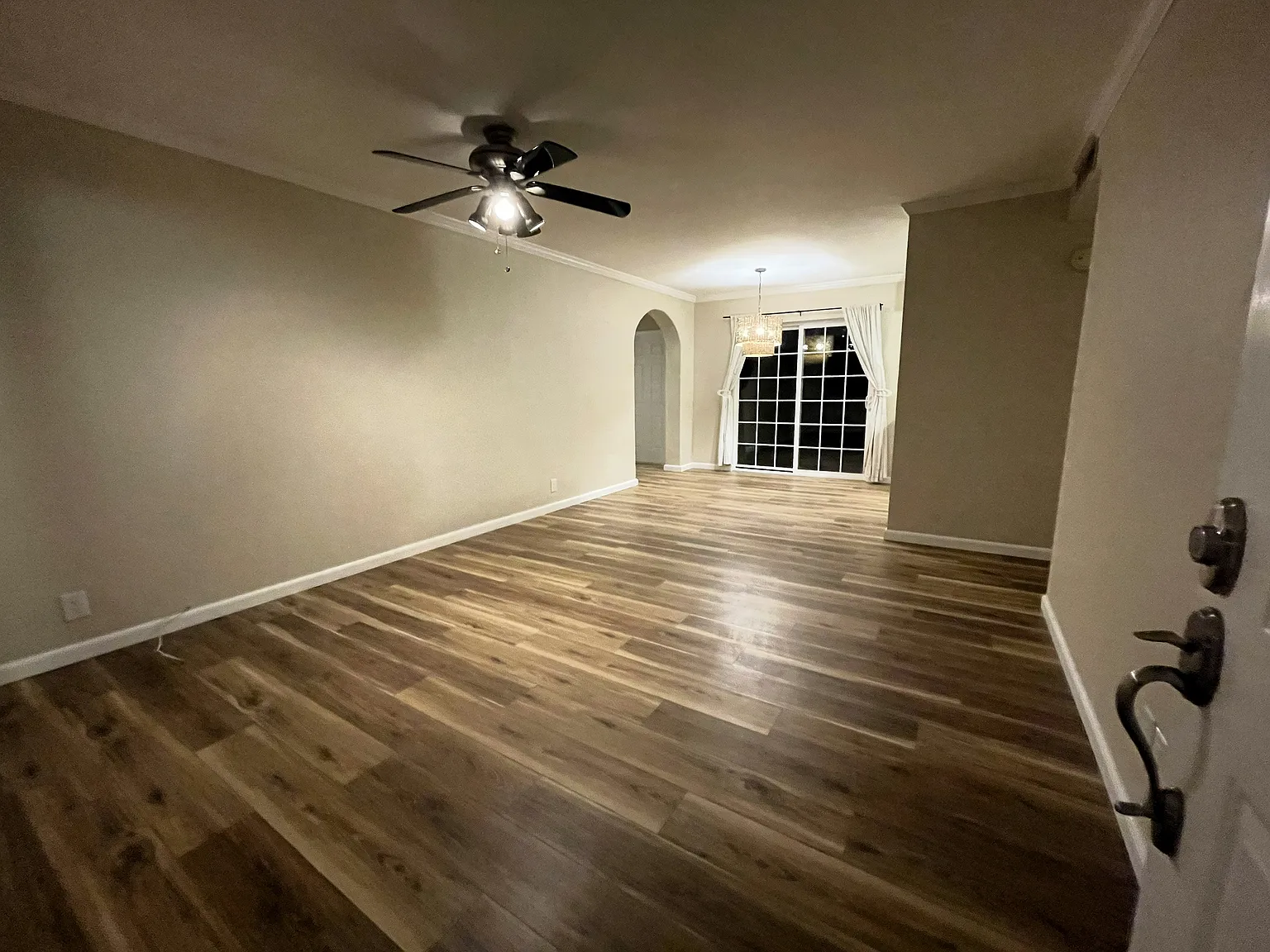 3 bed, 1060 sqft, $2,400 — Photo 3
