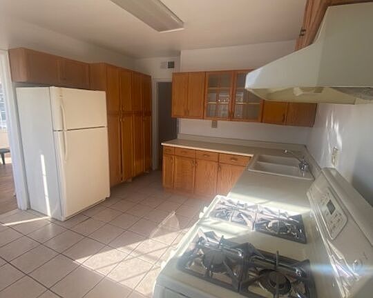 5th image of 1234 Vine St