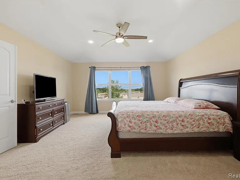 4810 E Stonegate Cir — Photo 34