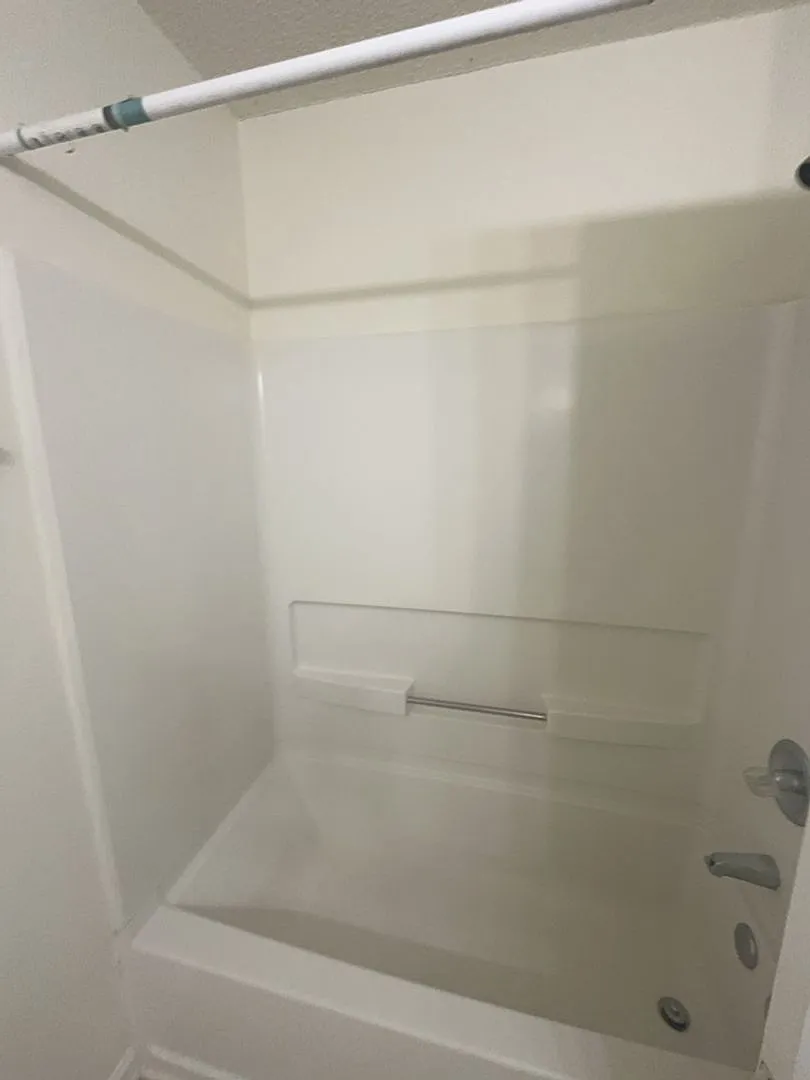 University Woods- Room available for rent! Application fee credited back to first full month's re... — Photo 4