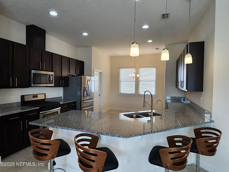 50 Eliana Ave — Photo 4