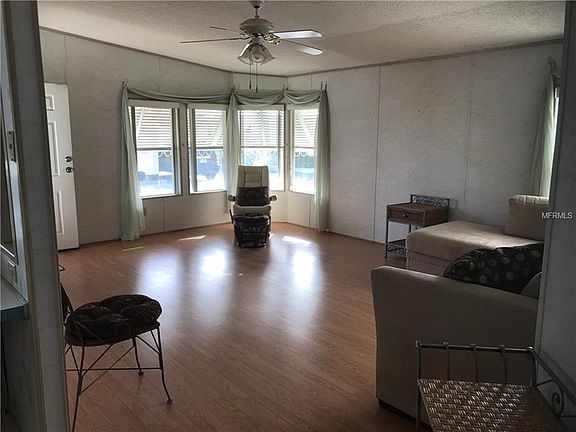 3rd image of 10 Pindo Palm St W #10