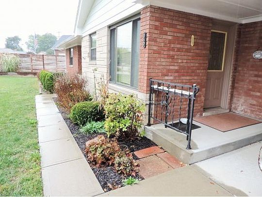 5th image of 25 Edgewood Dr