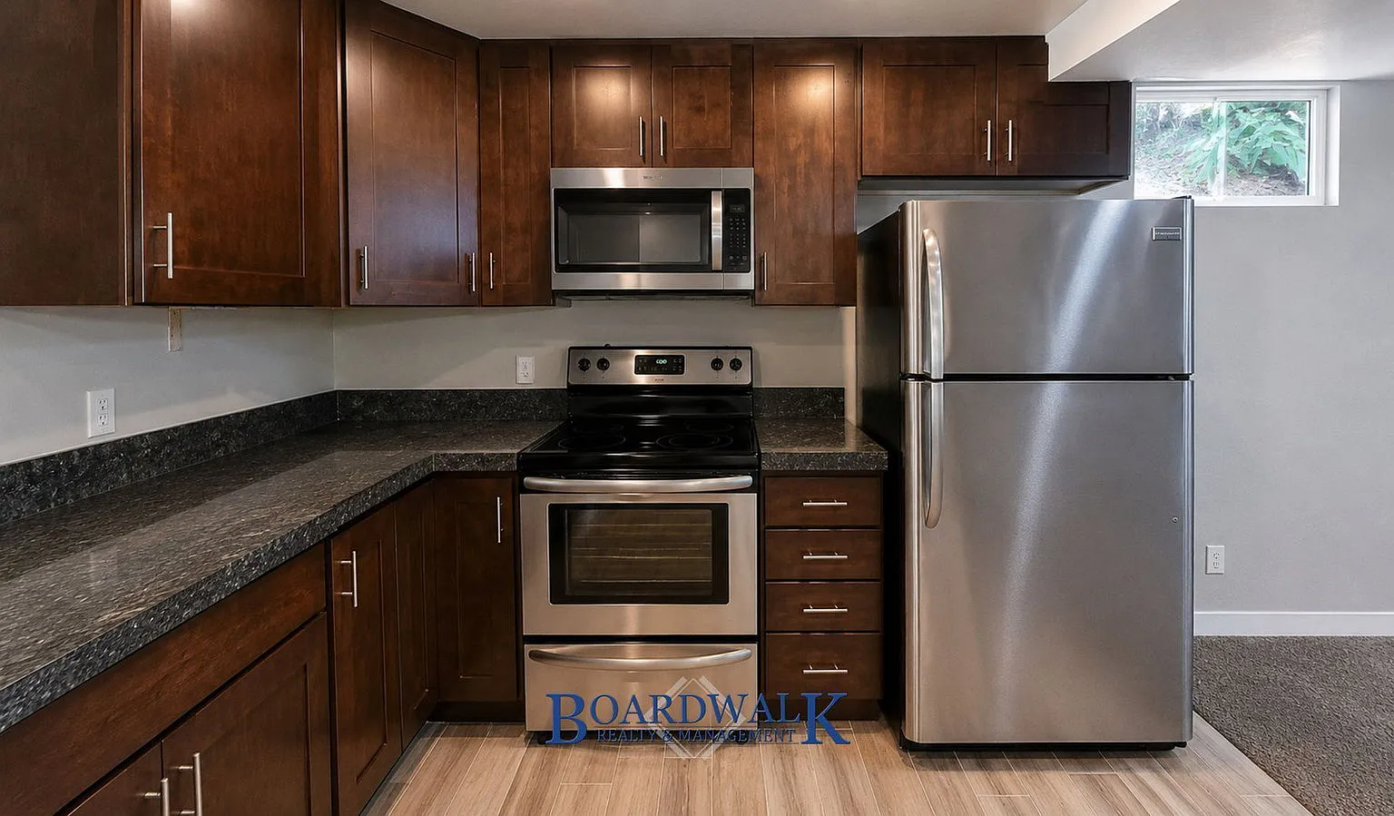 3 bed, 1.0 bath, 1300 sqft, $1,850 — Photo 4