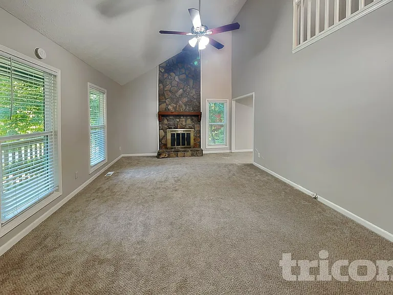 1147 Reading Dr NW — Photo 2