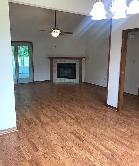 1604 Campbell Dr W — Photo 7