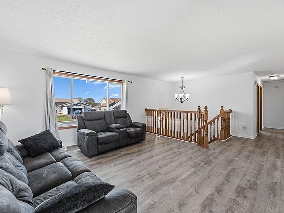 3rd image of 496 Braeburn Dr