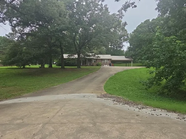500 Westwood Acres Dr, Scotts Hill, TN 38374