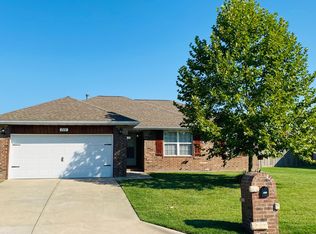 711 W Lake Ave, Clever, MO 65631