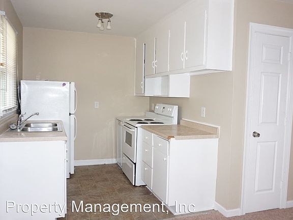 3rd image of 2515 Providence St