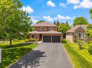 896 Bosworth Ct, Newmarket, ON L3X 1Z1