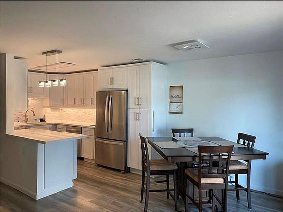 3rd image of 1425 Curlew Ave #2-1