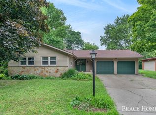 1087 Barber Ter NW, Grand Rapids, MI 49504