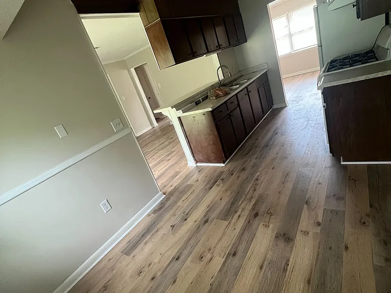 17 Greenbriar Dr — Photo 2