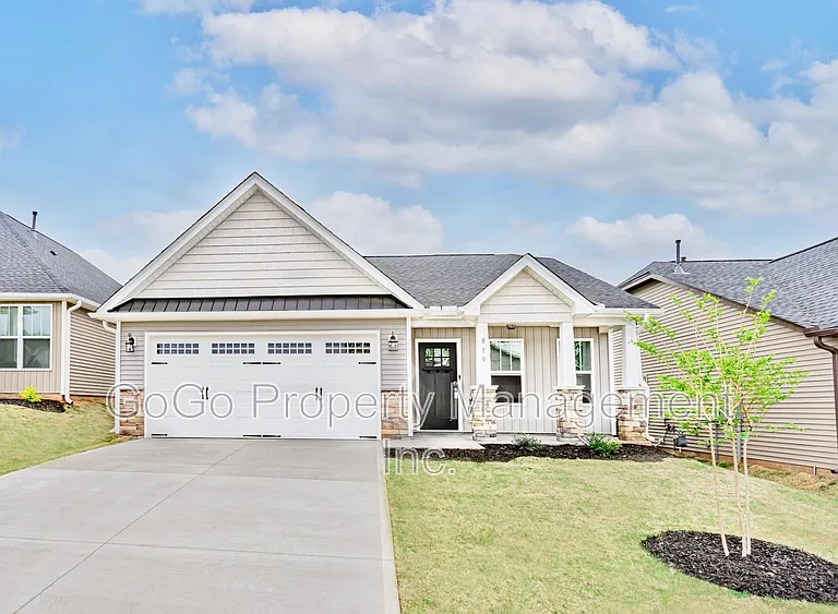 819 Marple Pl — Photo 1