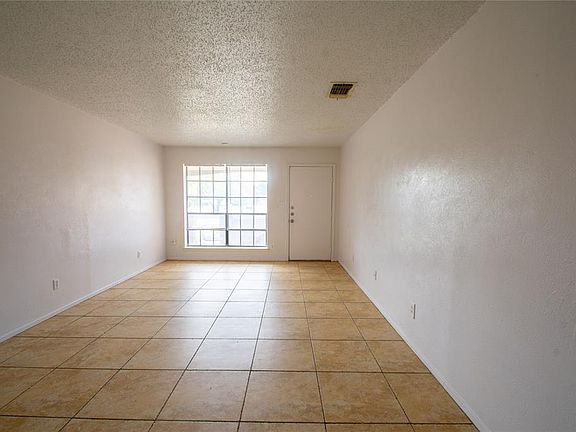 3rd image of 1129 Highbush Dr