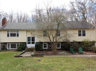 12 Strawberry Hill Rd, Madison, CT 06443