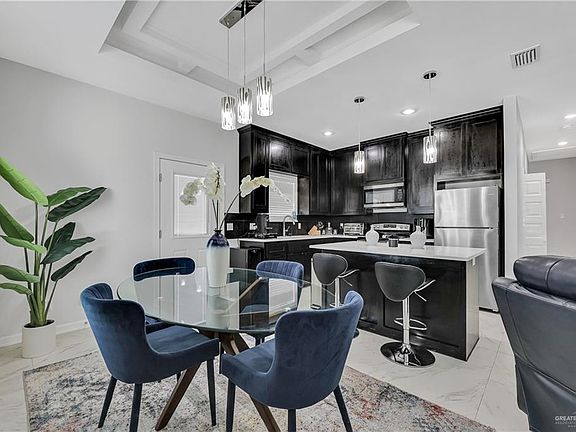 5th image of 1012 E La Cantera Ave