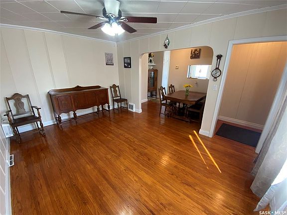 5th image of 157 Broadway STREET W