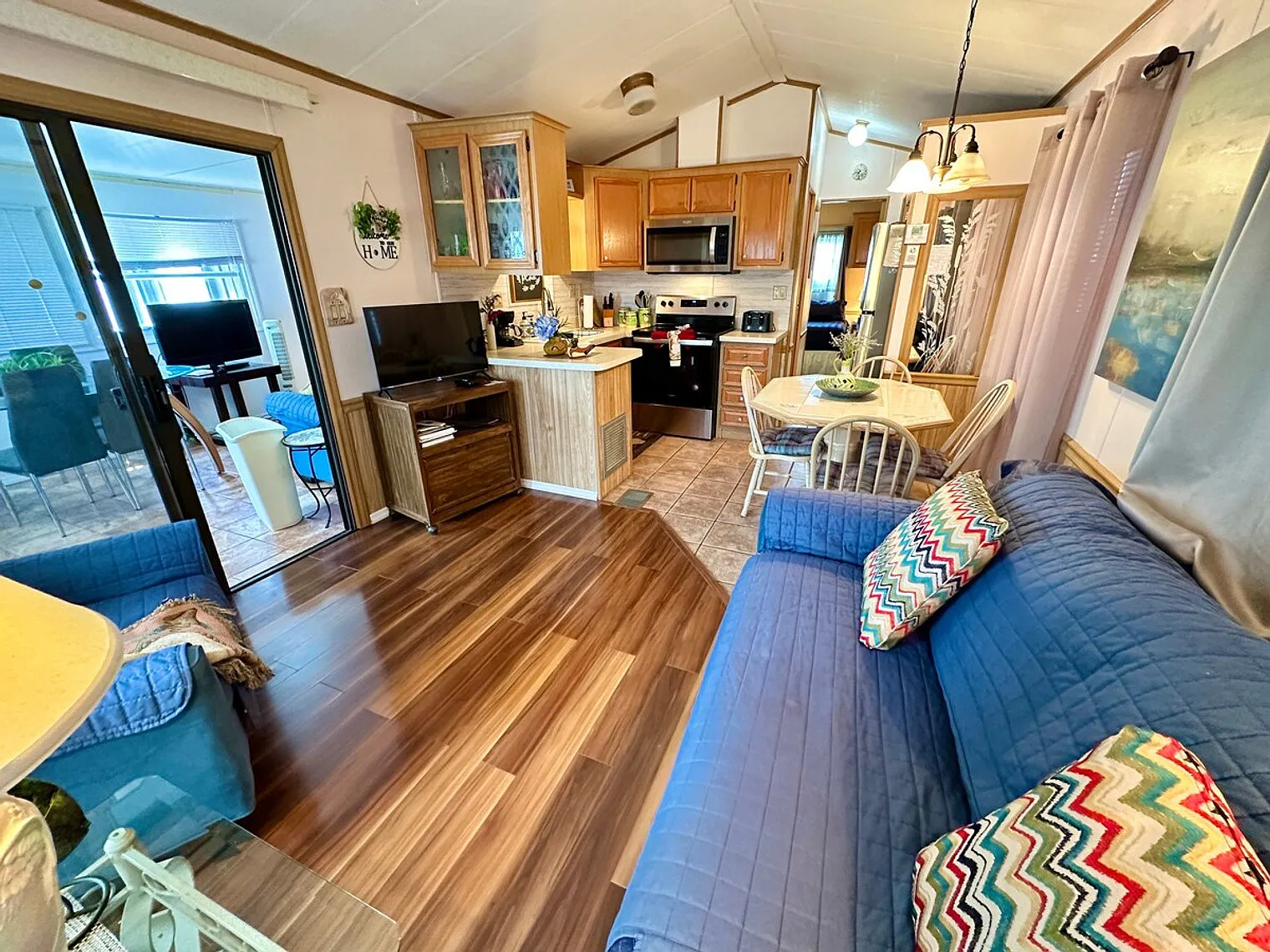 2 bed, 2.0 bath, $4,168 — Photo 2