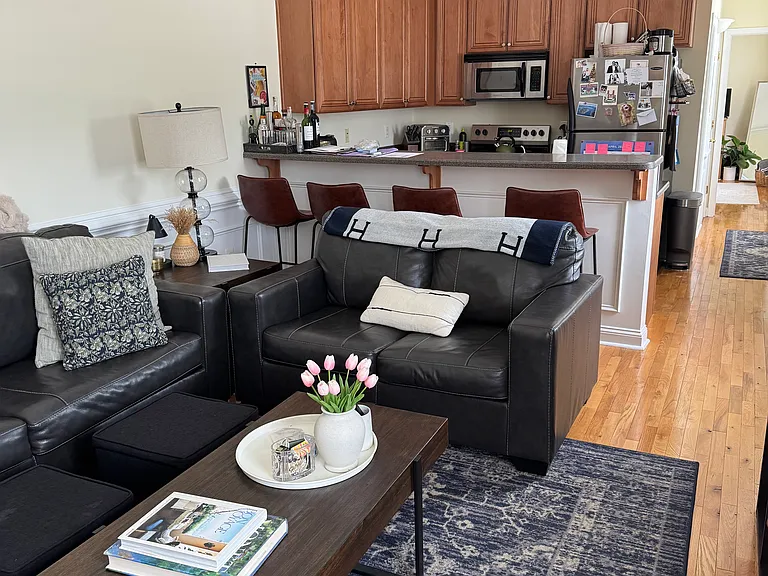 1 Kings Ct #5 — Photo 3