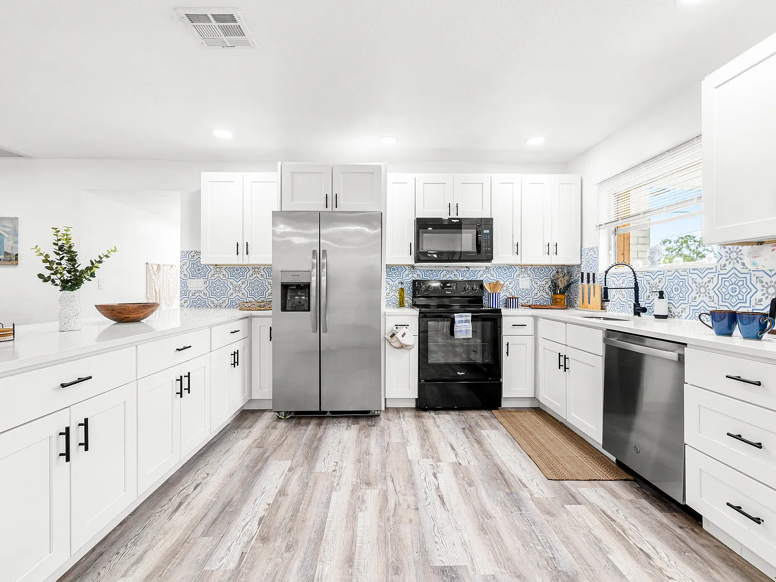 5 bed, 2020 sqft, $4,950 — Photo 3