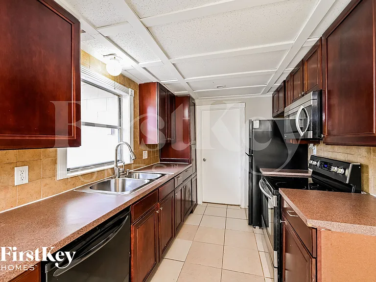 904 Alaska Dr — Photo 5