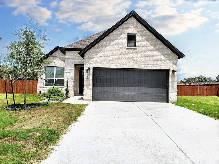 513 Three Feathers Ct — Photo 1