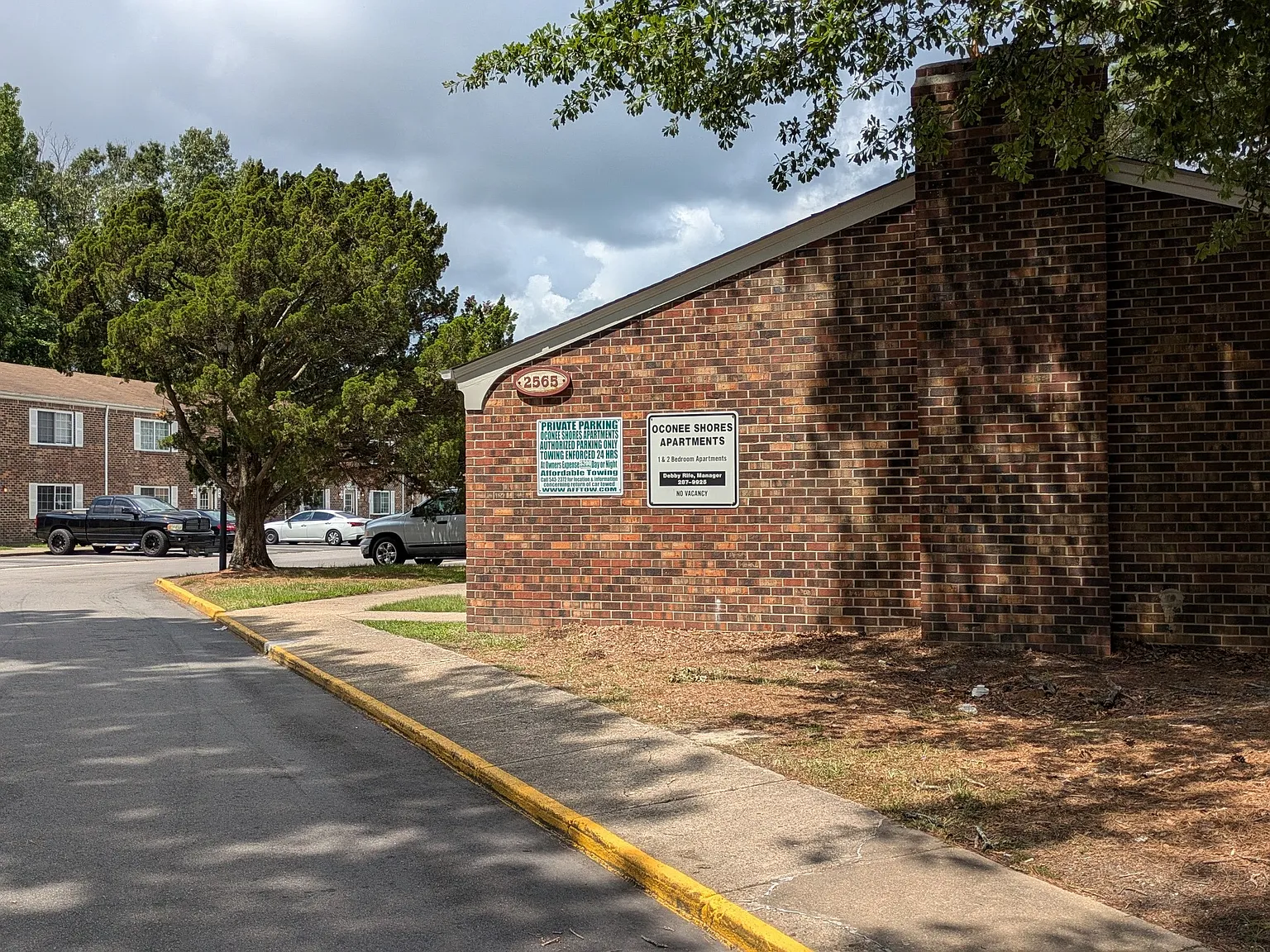 THE OCONEE SHORES APARTMENTS — Photo 2