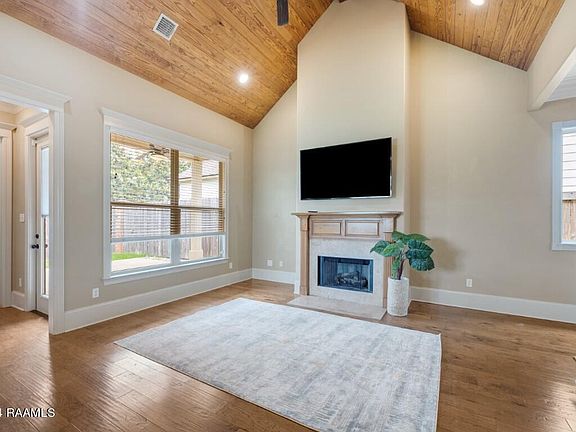 3rd image of 108 Ocean Cliff Ln
