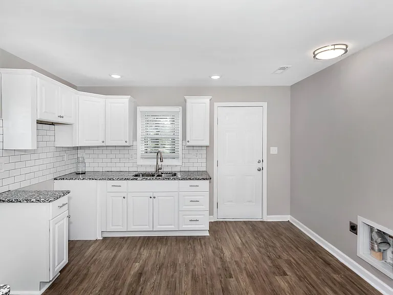 2819 Barbara Dr NW — Photo 12