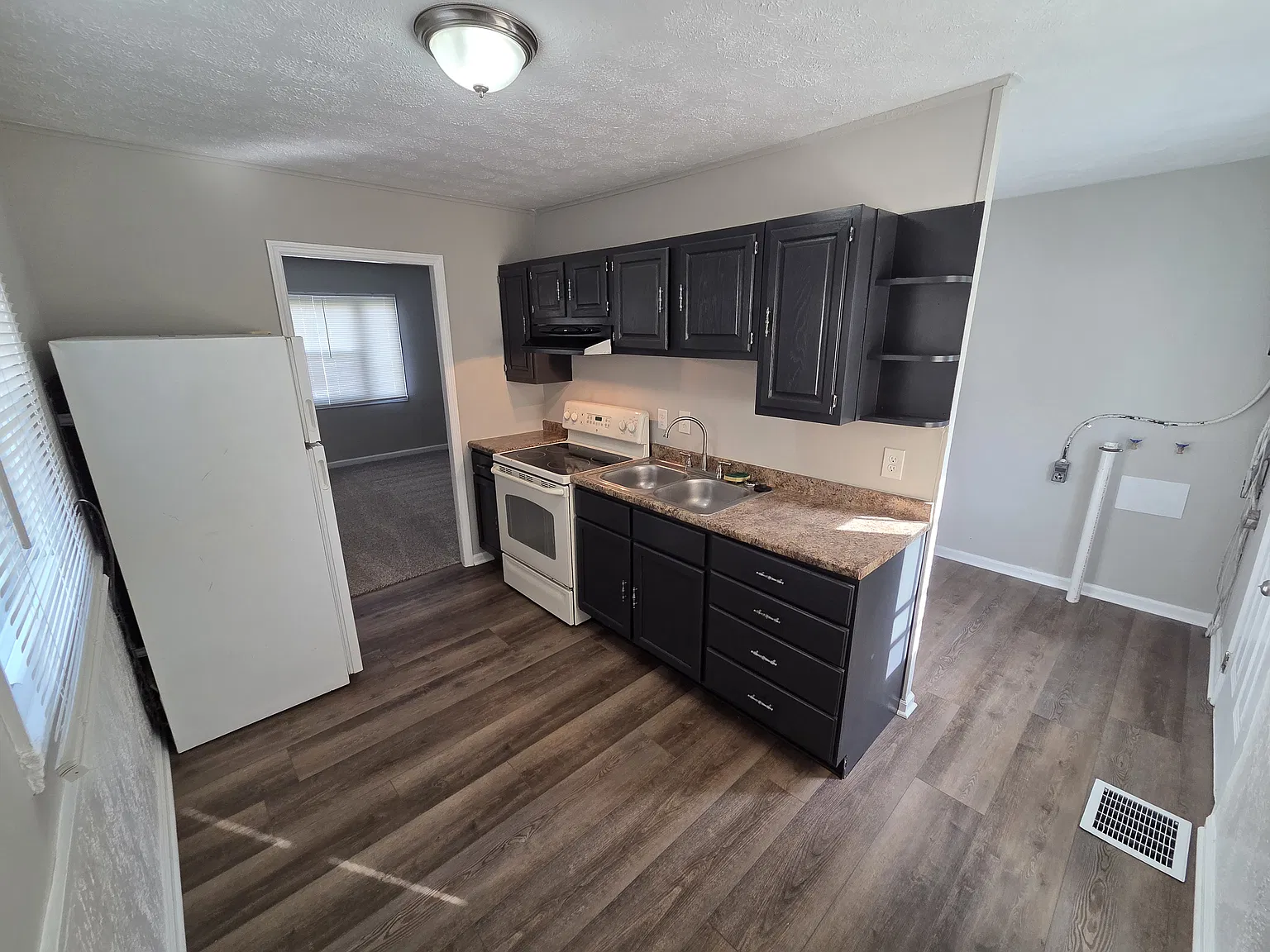 2 bed, 925 sqft, $1,200 — Photo 2
