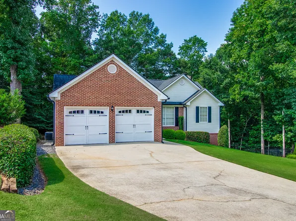 5505 Riverchase Dr, Flowery Branch, GA 30542