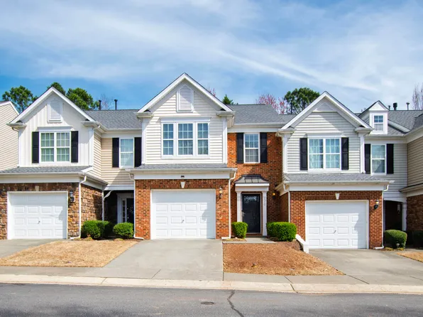 8310 Pilots View Dr, Raleigh, NC 27617