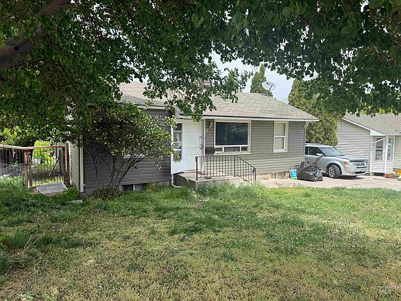 2nd image of 834 Highland Blvd