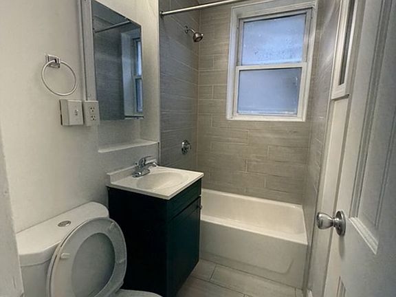 5th image of 220 Hanover St APT 3L