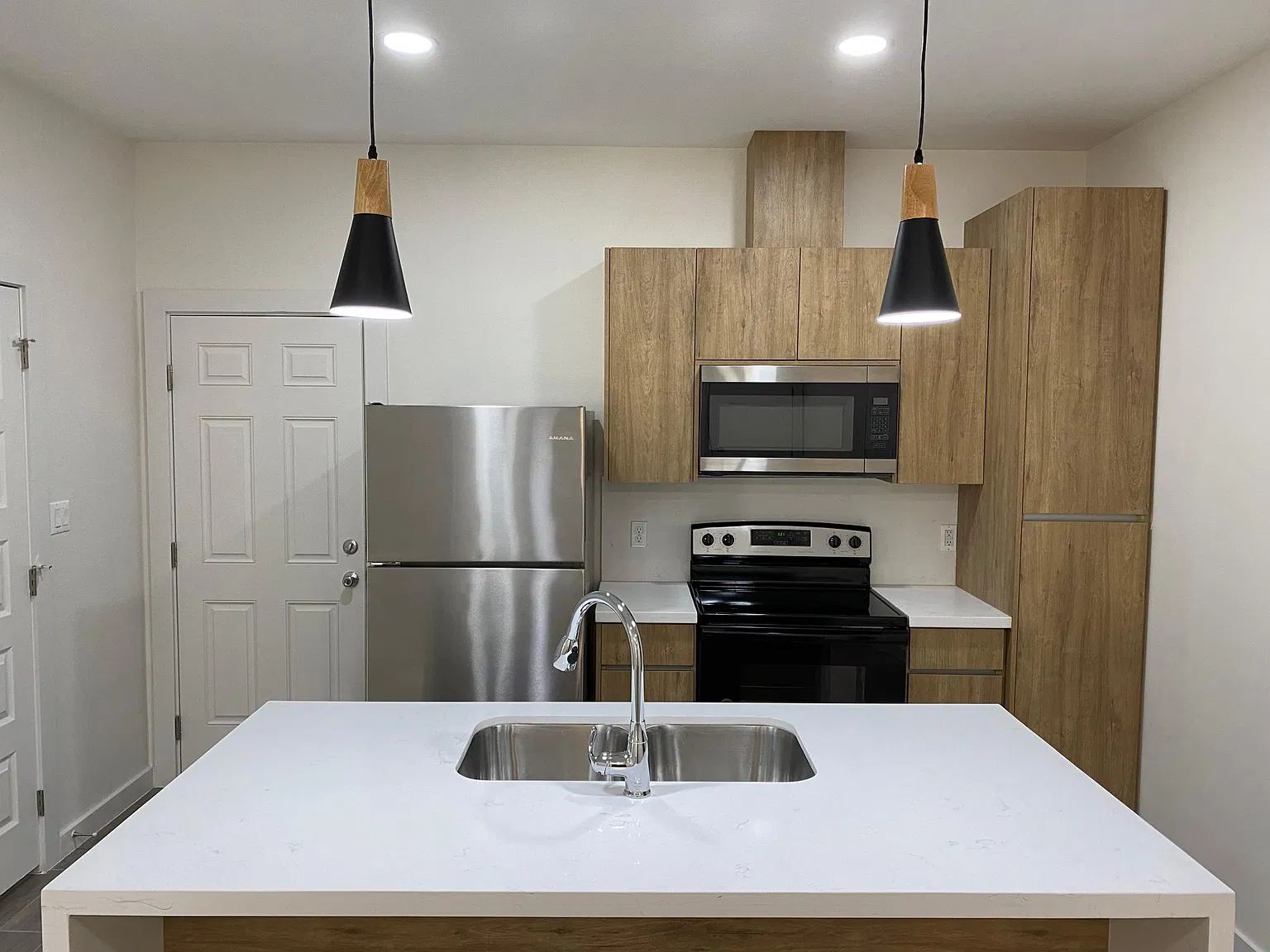3 bed, 1100 sqft, $1,250 — Photo 2