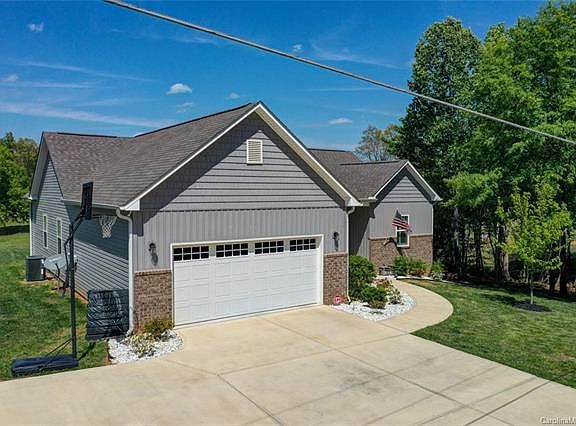 3rd image of 112 Crews Ln #3