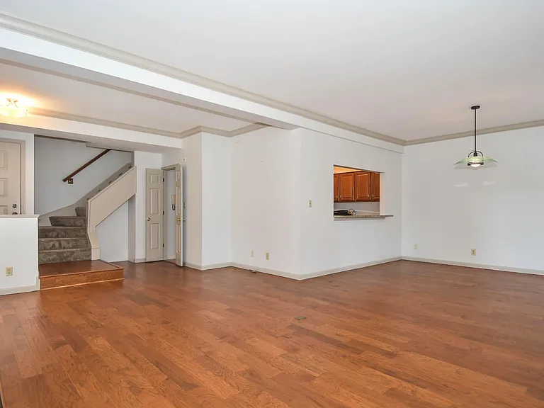 4444 Lindell Blvd #7 — Photo 14
