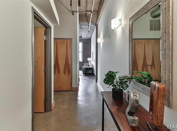 4th image of 2201 Locust St Unit 413