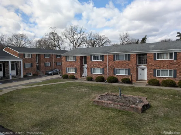 31831 Grand River Ave Unit 98, Farmington, MI 48336