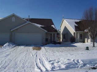 60 Oak Park Rd, Bloomington, IL 61701