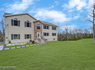 305 Ramblebush Rd, Stroudsburg, PA 18360
