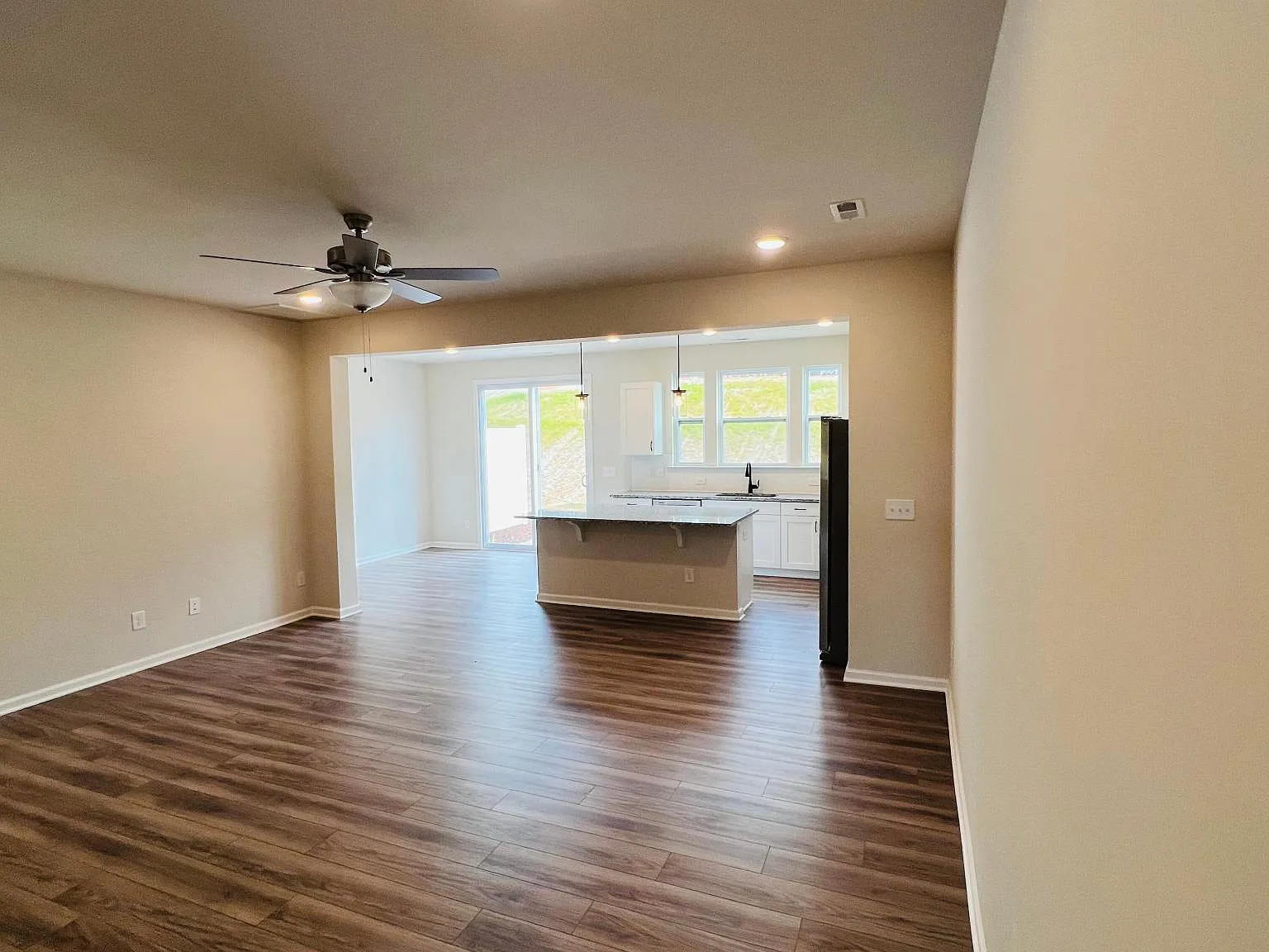 160 Royal Star Way — Photo 4