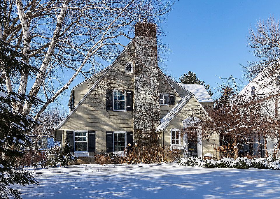 1st image of 665 Montcalm Pl